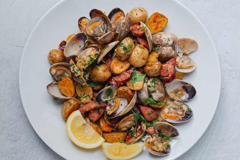 蛤蜊配西班牙香肠和土豆